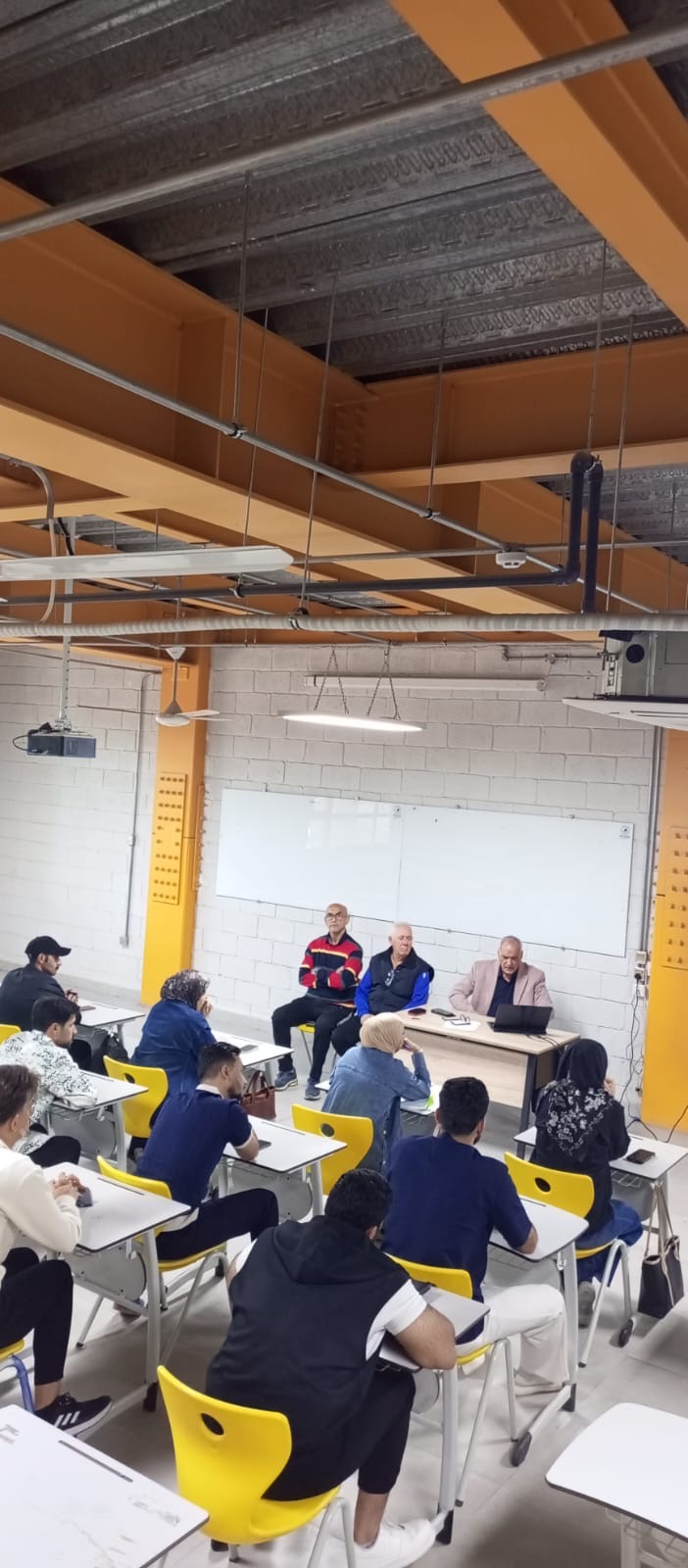 محاضرة ارشادية في كلية التربية البدنية وعلوم الرياضة