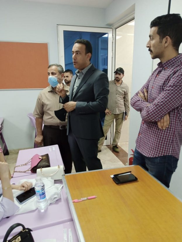 السيد عميد الكلية يلتقي عدد من طلبة الكلية