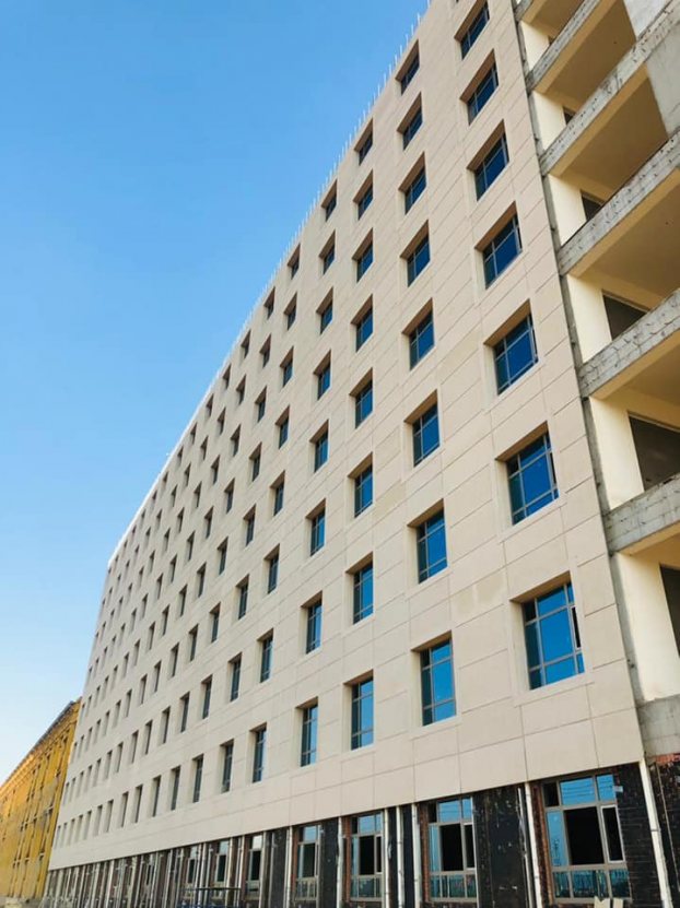 المدينة الجامعية لكلية آشور الجامعة تشمخ عاليا.