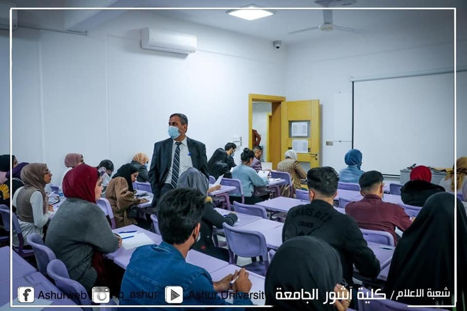 بدء الامتحانات الحضورية  نصف الفصلية لطلبة قسم الصيدلة