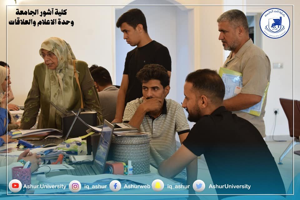 توافد الطلبة على كلية آشور الجامعة